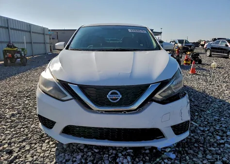 2017 Nissan Sentra S z USA, uszkodzony, nr VIN 3N1AB7AP7HY209372